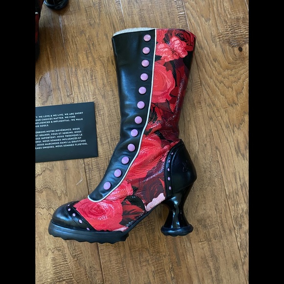 John Fluevog Shoes - RARE and 🌹✨unusual✨🌹John Fleuvog discontinued style babycakes minis roses 🌹